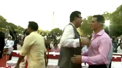 Actor Akshay Kumar and Navneet Kumar Sehgal, Prasar Bharati Chairman, attended the oath-taking event at Rashtrapati Bhavan on Sunday. (ANI) Actor Akshay Kumar and Navneet Kumar Sehgal, Prasar Bharati Chairman, attended the oath-taking event at Rashtrapati Bhavan on Sunday. (ANI)