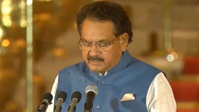 President Droupadi Murmu administers the oath of office to BJP leader SP Singh Baghel, at the swearing-in ceremony held at Rashtrapati Bhavan, in New Delhi, Sunday, June 9, 2024. (PIB) President Droupadi Murmu administers the oath of office to BJP leader SP Singh Baghel, at the swearing-in ceremony held at Rashtrapati Bhavan, in New Delhi, Sunday, June 9, 2024. (PIB)