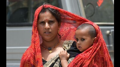 Temperatures in Prayagraj were 5 degrees above normal on Sunday (Anil Kumar Maurya)