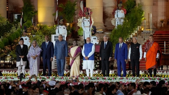 From left, Prime Minister of Nepal, Pushpa Kamal Dahal, Prime Minister of Bangladesh, Sheikh Hasina, President of Maldives, Dr Mohamed Muizzu, Indian Vice President Jagdeep Dhankhar, Indian President Droupadi Murmu, Prime Minister Narendra Modi, President of Sri Lanka, Ranil Wickremesinghe, Vice-President of Seychelles, Ahmed Afif, Prime Minister of Mauritius, Pravind Kumar Jugnauth and Prime Minister of Bhutan, Tshering Tobgay pose for a group photograph after the swearing-in ceremony of Modi, at Rashtrapati Bhavan in New Delhi on Sunday.(AP)