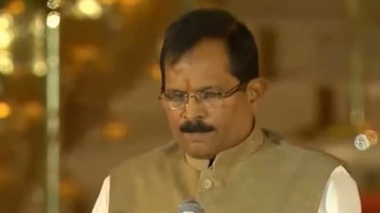 President Droupadi Murmu administers the oath of office to BJP leader Shripad Yesso Naik, at the swearing-in ceremony held at Rashtrapati Bhavan, in New Delhi, Sunday, June 9, 2024.&nbsp;(PIB)