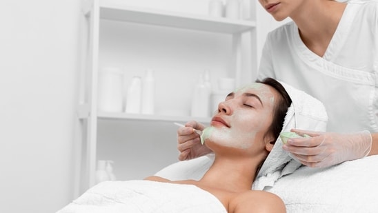 What is cocktail facial treatment? Discover its amazing benefits for your skin (Freepik)