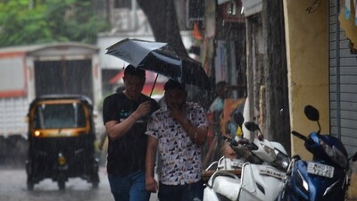 Rains arrive in Mumbai, IMD predicts moderate to heavy showers (HT photo) Rains arrive in Mumbai, IMD predicts moderate to heavy showers (HT photo)