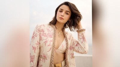 Assisted by hairstylist Amit Thakur, Alia styled her shoulder-length luscious tresses into messy waves, leaving them open in a side partition to create an effortlessly blow-dried look. (Instagram/@aliaabhatt)