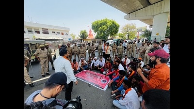 ABVP workers protest against the alleged anomalies in NEET 2024 (HT) ABVP workers protest against the alleged anomalies in NEET 2024 (HT)