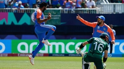 India's Jasprit Bumrah (L) celebrates after dismissing Pakistan's Mohammad Rizwan during the ICC men's Twenty20 World Cup 2024 match against Pakistan. (AFP)