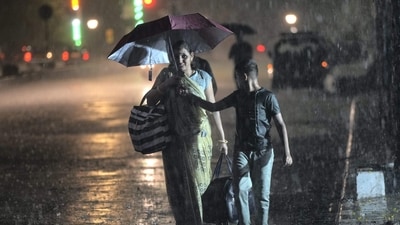 Mumbai Rain: According to Nowcast warning on Monday, "Moderate spells of rain are very likely to occur at isolated places in the districts of Ratnagiri, Sindhudurg, Raigad, Aurangabad, Ahmednagar, Beed, Osmanabad, Latur during next 3-4 hours." (PTI)