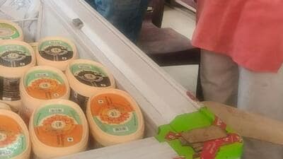 The samples are being sent for quality assessment to ensure that the food items meet the quality standards for consumer safety, and the FDA also served notices to two establishments in Sector 18, Noida, and another in Greater Noida’s Gaur City 2. (HT Photo) The samples are being sent for quality assessment to ensure that the food items meet the quality standards for consumer safety, and the FDA also served notices to two establishments in Sector 18, Noida, and another in Greater Noida’s Gaur City 2. (HT Photo)