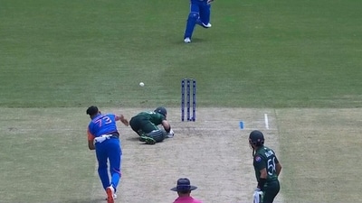 Mohammed Siraj accidentally struck Mohammad Rizwan. (Screengrab) Mohammed Siraj accidentally struck Mohammad Rizwan. (Screengrab)