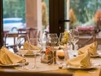 Expensive restaurants in India focus on fancy décor and high noise levels, neglecting food quality and service standards.