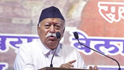 Nagpur, Jun 11 (ANI): Rashtriya Swayamsevak Sangh (RSS) Chief Dr Mohan Bhagwat addresses the Valedictory Ceremony of Karyakarta Vikas Varg-2, in Nagpur on Monday. (ANI Photo) (snehal sontakke) Nagpur, Jun 11 (ANI): Rashtriya Swayamsevak Sangh (RSS) Chief Dr Mohan Bhagwat addresses the Valedictory Ceremony of Karyakarta Vikas Varg-2, in Nagpur on Monday. (ANI Photo) (snehal sontakke)