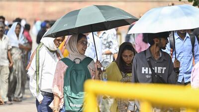 According to official data, more than one third days in the summer months this year, the air quality has stayed in the poor or very poor zone. (Raj K Raj/HT Photo) According to official data, more than one third days in the summer months this year, the air quality has stayed in the poor or very poor zone. (Raj K Raj/HT Photo)