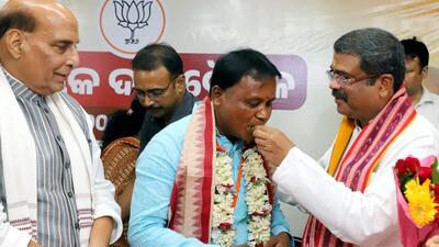 Odisha chief minister-designate Mohan Charan Majhi being congratulated by Union ministers Dharmendra Pradhan and Rajnath Singh in Bhubaneswar on Tuesday. (ANI) Odisha chief minister-designate Mohan Charan Majhi being congratulated by Union ministers Dharmendra Pradhan and Rajnath Singh in Bhubaneswar on Tuesday. (ANI)
