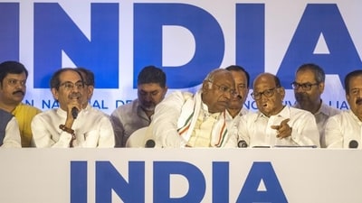 Uddhav Thackeray, Mallikarjun Kharge and Sharad Pawar. (Satish Bate/ Hindustan Times)