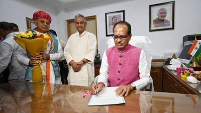 Former Madhya Pradesh chief minister Shivraj Singh Chouhan took charge as the Minister of Agriculture at Krishi Bhawan in New Delhi on Tuesday. (Sanchit Khanna/HT Photo)