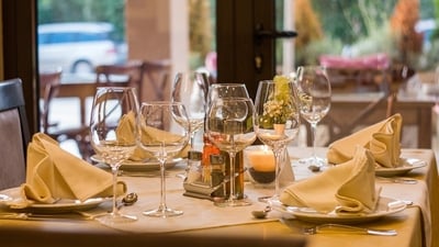 Expensive restaurants in India focus on fancy décor and high noise levels, neglecting food quality and service standards. (Pixabay) Expensive restaurants in India focus on fancy décor and high noise levels, neglecting food quality and service standards. (Pixabay)