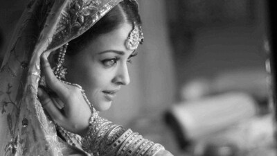 However, Aishwarya has starred in a bunch of period movies. This picture is from Umrao Jaan, a remake of the 1981 film starring Rekha in the lead. However, Aishwarya has starred in a bunch of period movies. This picture is from Umrao Jaan, a remake of the 1981 film starring Rekha in the lead.