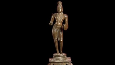 The 60cm-tall statue of Saint Tirumankai Alvar was acquired by the Ashmolean Museum at the University of Oxford from Sotheby’s auction house in 1967 from the collection of a collector named Dr J.R. Belmont (1886-1981). (A{) The 60cm-tall statue of Saint Tirumankai Alvar was acquired by the Ashmolean Museum at the University of Oxford from Sotheby’s auction house in 1967 from the collection of a collector named Dr J.R. Belmont (1886-1981). (A{)