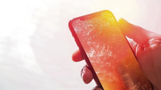 Due to the heatwave, Instagram influencers in NCR say their mobile phones are heating up during outdoor as well as indoor shoots. (Photo: Adobe)
