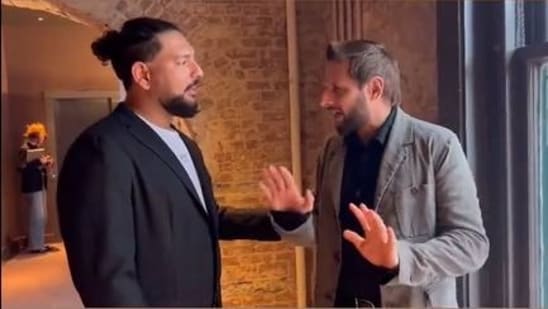 Yuvraj Singh with Shahid Afridi after India-Pakistan T20 World Cup match