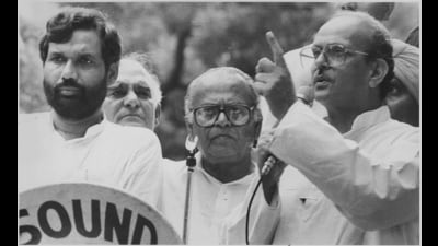 07 August 1991 - VP Singh addressing a Pro-Mandal Rally at Patel Chowk Janata Dal President SR Bommai, Chandrajit Yadav and Ram Vilas Paswan are also seen in Picture Aug 7 was declared as Mandal Divas and the Leaders Demanded the Immediate implementation of the Mandal Commission Report. 07 August 1991 - VP Singh addressing a Pro-Mandal Rally at Patel Chowk Janata Dal President SR Bommai, Chandrajit Yadav and Ram Vilas Paswan are also seen in Picture Aug 7 was declared as Mandal Divas and the Leaders Demanded the Immediate implementation of the Mandal Commission Report.