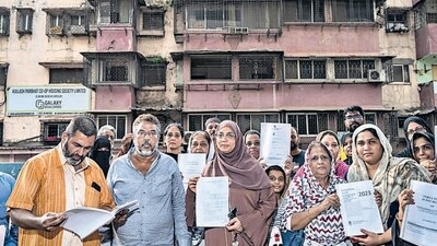 500 residents in Kailash Parbat CHS adjacent to BKC junction to be rendered homeless, as BMC will come armed with police protection on June 19 to evict them after court ordered the demolition. (Satish Bate/HT )