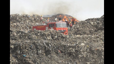 Firefighters trying to control the fire at the waste treatment plant in Bandhwari landfill in Gurugram earlier this month. (HT PHOTO)