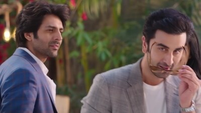 Kartik Aaryan and Ranbir Kapoor in a still from Tu Jhoothi Main Makkaar Kartik Aaryan and Ranbir Kapoor in a still from Tu Jhoothi Main Makkaar