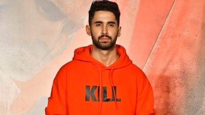 Kill’s cast and crew wore matching outfits to the trailer launch. They all wore red T-shirts, sweatshirts, or jumpers with ‘kill’ written on them in English or Hindi. Kill’s cast and crew wore matching outfits to the trailer launch. They all wore red T-shirts, sweatshirts, or jumpers with ‘kill’ written on them in English or Hindi.