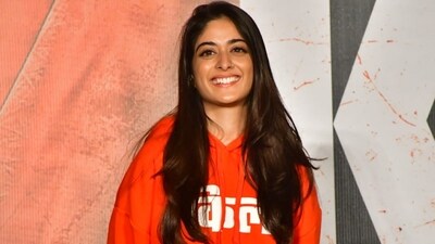 They kept it simple by pairing it with jeans and sneakers, letting the word ‘kill’ on their top be the centre of all attention during the press meet and launch. They kept it simple by pairing it with jeans and sneakers, letting the word ‘kill’ on their top be the centre of all attention during the press meet and launch.