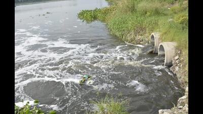 Meanwhile, villagers took it upon themselves to clean and repair the sewage lines and chambers. (REPRESENTATIVE PIC) Meanwhile, villagers took it upon themselves to clean and repair the sewage lines and chambers. (REPRESENTATIVE PIC)