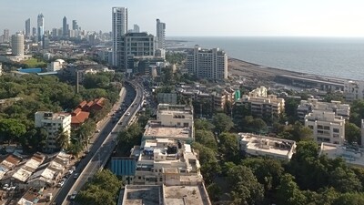 There’s a surge in several listed developers taking up redevelopment of old buildings in Mumbai despite there being a massive increase in housing supply that came up after Covid-19. (Mehul R Thakkar) There’s a surge in several listed developers taking up redevelopment of old buildings in Mumbai despite there being a massive increase in housing supply that came up after Covid-19. (Mehul R Thakkar)