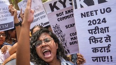 New Delhi: Members of various student organisations stage a protest against the alleged irregularities in the NEET-UG 2024 entrance exam result, in New Delhi, Monday, June 10, 2024. (PTI Photo/Arun Sharma)(PTI06_10_2024_000144A) (PTI) New Delhi: Members of various student organisations stage a protest against the alleged irregularities in the NEET-UG 2024 entrance exam result, in New Delhi, Monday, June 10, 2024. (PTI Photo/Arun Sharma)(PTI06_10_2024_000144A) (PTI)