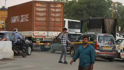 Pune Municipal Corporation (PMC) and police have allowed some roads for movement of heavy vehicles like Nehru Road and others as large number of agriculture commodities arrive at Gultekdi Market Yard from this route. (MAHENDRA KOLHE/HT PHOTO)