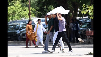 Visitors taking cover from the scorching sun at the Sector-17 Plaza in Chandigarh. (Ravi Kumar/HT) Visitors taking cover from the scorching sun at the Sector-17 Plaza in Chandigarh. (Ravi Kumar/HT)