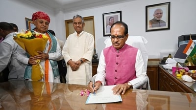 Former Madhya Pradesh chief minister Shivraj Singh Chouhan took charge as the Minister of Agriculture at Krishi Bhawan in New Delhi on Tuesday. (Sanchit Khanna/HT Photo) Former Madhya Pradesh chief minister Shivraj Singh Chouhan took charge as the Minister of Agriculture at Krishi Bhawan in New Delhi on Tuesday. (Sanchit Khanna/HT Photo)
