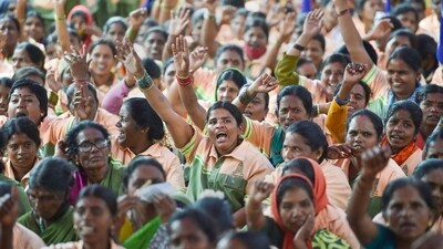 Pourakarmikas of Bruhat Bengaluru Mahanagara Palike (BBMP). (PTI) Pourakarmikas of Bruhat Bengaluru Mahanagara Palike (BBMP). (PTI)