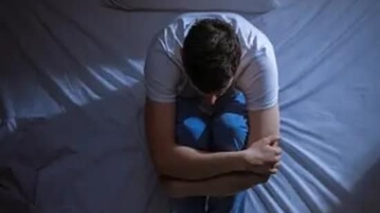 Often we feel more anxious at night. People who struggle with anxiety have a difficult time dealing with it at night. Excessive worry and the sense of fear creeps into the mind and people have a tough time managing their thoughts. Overthinking makes things worse. But why do we experience more anxiety at night? Psychologist Avi Sanders shared a few reasons.(Unsplash)