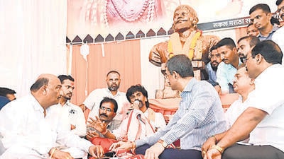 Manoj Jarange-Patil breaks hunger strike, gives govt a month to meet demands Manoj Jarange-Patil breaks hunger strike, gives govt a month to meet demands