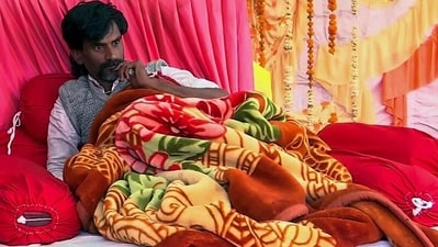 Maratha reservation activist Manoj Jarange-Patil during his hunger strike demanding the implementation of the 'Sage Soyare' ordinance. (ANI) Maratha reservation activist Manoj Jarange-Patil during his hunger strike demanding the implementation of the 'Sage Soyare' ordinance. (ANI)