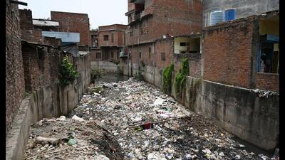 Daulatganj nullah in the old city area littered with plastic. (Deepak Gupta/HT Photo) Daulatganj nullah in the old city area littered with plastic. (Deepak Gupta/HT Photo)