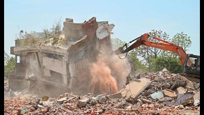 Demolition drive underway at Akbar Nagar in Lucknow. (Mushtaq Ali/HT Photo)