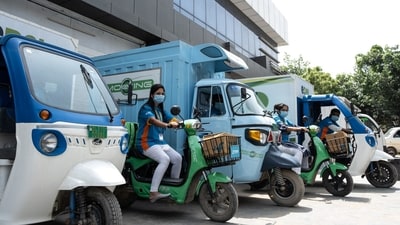 Flipkart Wishmasters delivering groceries through EVs. Flipkart Wishmasters delivering groceries through EVs.