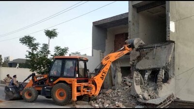 GLADA teams took down illegal constructions in Ayali Kalan and Ayali Khurd villages of Ludhiana on Thursday. (HT Photo)