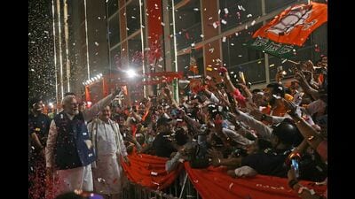 TOPSHOT - India’s Prime Minister Narendra Modi (2L) flashes victory sign as he arrives at the Bharatiya Janata Party (BJP) headquarters to celebrate the party’s win in country's general election, in New Delhi on June 4, 2024. (Photo by ARUN SANKAR / AFP) (AFP) TOPSHOT - India’s Prime Minister Narendra Modi (2L) flashes victory sign as he arrives at the Bharatiya Janata Party (BJP) headquarters to celebrate the party’s win in country's general election, in New Delhi on June 4, 2024. (Photo by ARUN SANKAR / AFP) (AFP)
