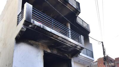The fire department officials said four fire tenders were pressed into service to douse the fire, which is believed to have started from an electrical short circuit. (Sakib Ali/HT Photo) The fire department officials said four fire tenders were pressed into service to douse the fire, which is believed to have started from an electrical short circuit. (Sakib Ali/HT Photo)