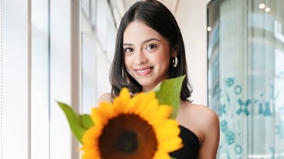 Nitanshi shared her pictures as she posed with a large sunflower in a black top and yellow skirt. She captioned her post, “Happy birthday wish keejiye mujhe but kuch creative aur beautyy-phool style mein (Wish me in a creative and beautiful way). Completed 17 beautiful yrs & entering into my 18th.” Nitanshi shared her pictures as she posed with a large sunflower in a black top and yellow skirt. She captioned her post, “Happy birthday wish keejiye mujhe but kuch creative aur beautyy-phool style mein (Wish me in a creative and beautiful way). Completed 17 beautiful yrs & entering into my 18th.”
