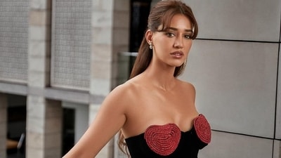 Disha Patani is known for experimenting with her looks. The actor often shares her style statements with her fans and followers. Disha exudes elegance and charm in this black strapless mini velvet dress. Disha Patani is known for experimenting with her looks. The actor often shares her style statements with her fans and followers. Disha exudes elegance and charm in this black strapless mini velvet dress. 