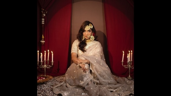 Shrima Rai poses for a photograph as she recreates Heeramandi look. (Instagram/@shrimarai)