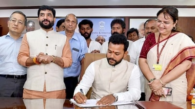 Kinjarapu Rammohan Naidu assumes charge as the Union Minister of Civil Aviation, in New Delhi. (ANI) Kinjarapu Rammohan Naidu assumes charge as the Union Minister of Civil Aviation, in New Delhi. (ANI)